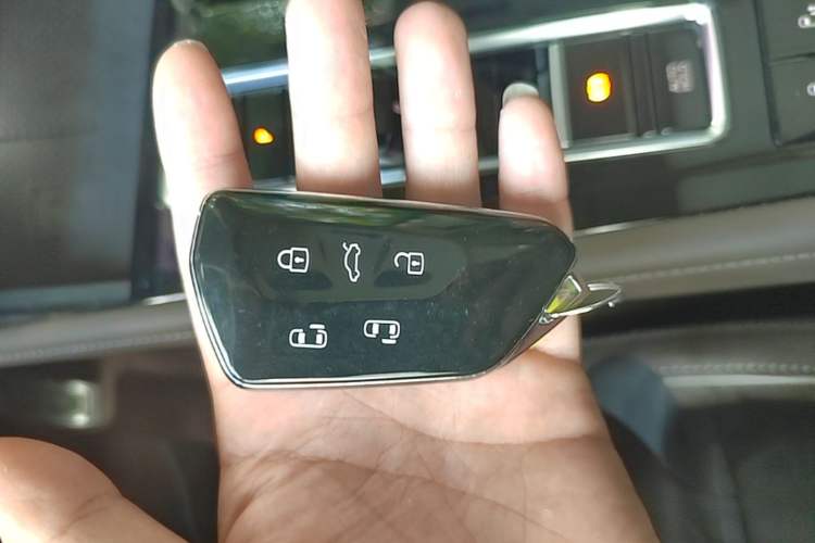 Used Volkswagen Viloran 2024 380TSI Premium Edition Vehicle Key