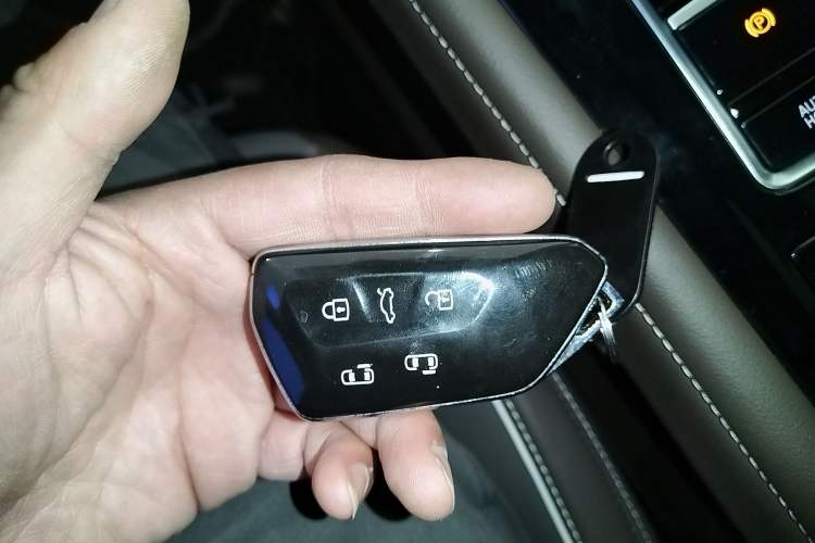 Used Volkswagen Viloran 2024 380TSI Premium Edition Vehicle Key