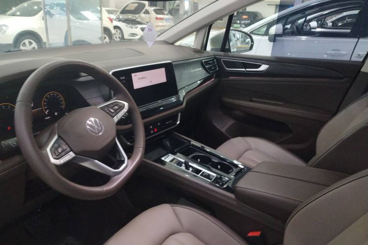 Used Volkswagen Viloran 2024 330TSI Luxury Edition Audio And AC Panel