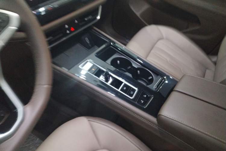 Used Volkswagen Viloran 2024 330TSI Luxury Edition Gear Lever