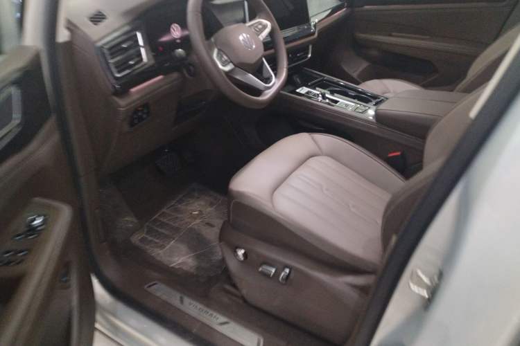 Used Volkswagen Viloran 2024 330TSI Luxury Edition Interior 2