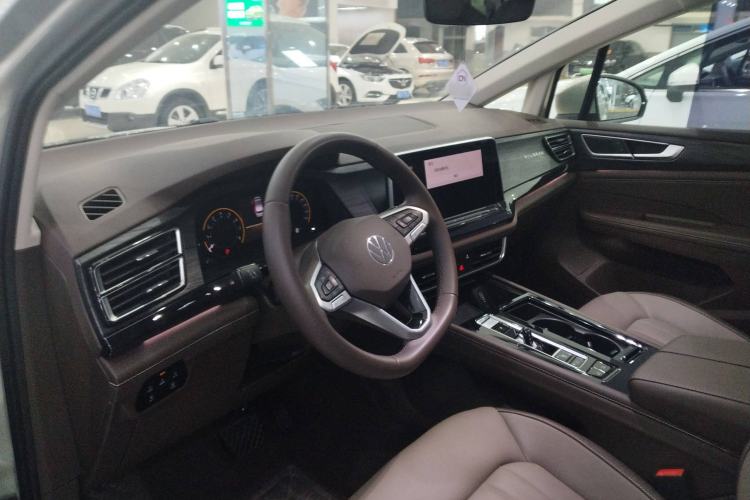 Used Volkswagen Viloran 2024 330TSI Luxury Edition Interior 3