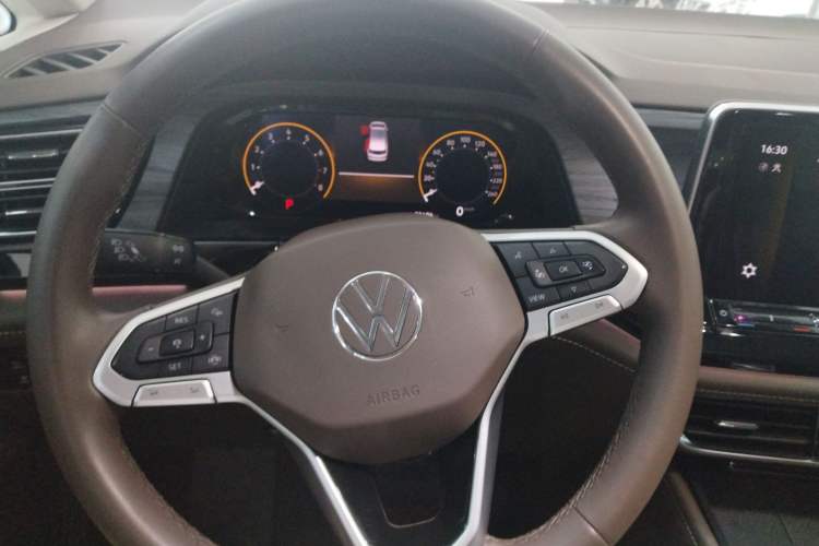 Used Volkswagen Viloran 2024 330TSI Luxury Edition Steering Wheel