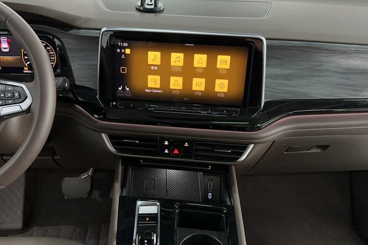 Used Volkswagen Viloran 2024 330TSI Luxury Edition Audio And AC Panel