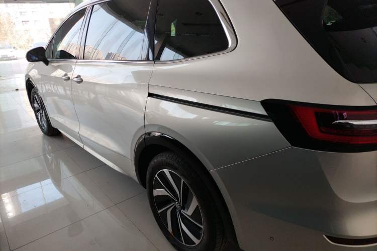 Used Volkswagen Viloran 2024 330TSI Luxury Edition Exterior 3