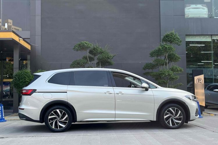 Used Volkswagen Viloran 2024 330TSI Luxury Edition Exterior 4