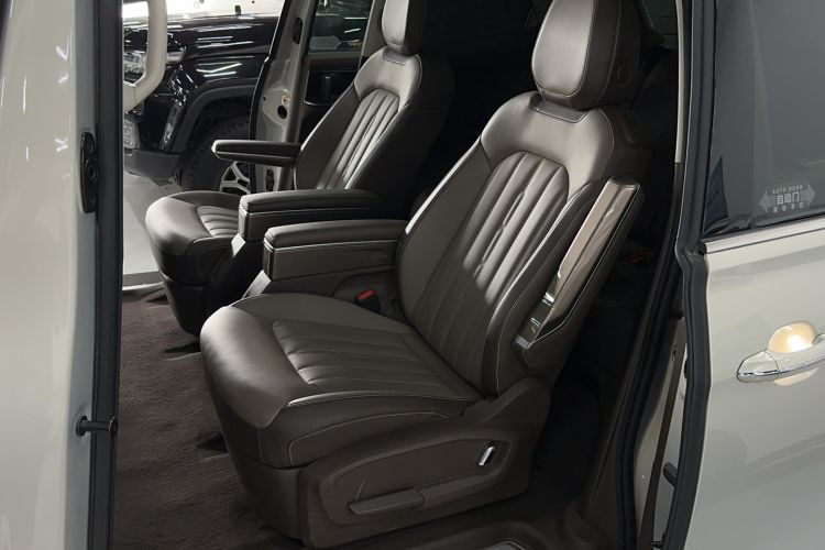 Used Volkswagen Viloran 2024 330TSI Luxury Edition Interior 1