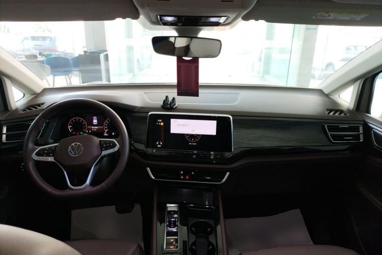 Used Volkswagen Viloran 2024 330TSI Luxury Edition Interior 2