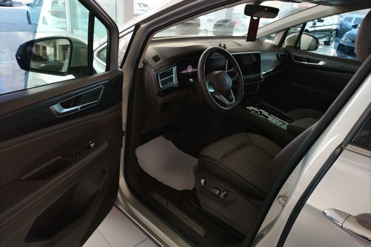 Used Volkswagen Viloran 2024 330TSI Luxury Edition Interior 3