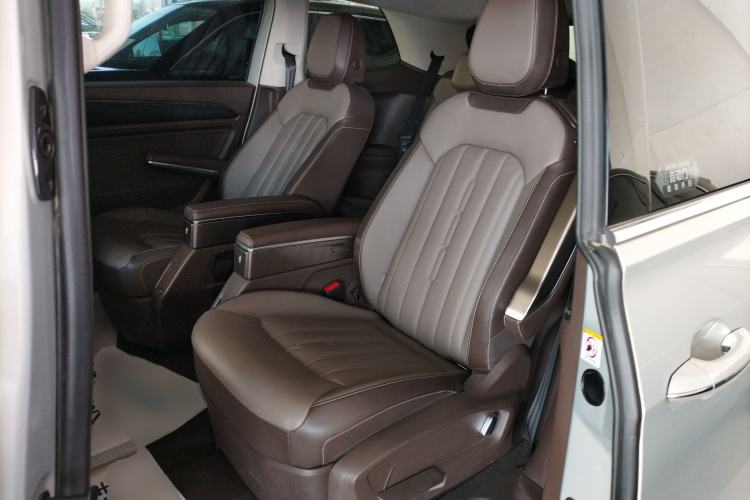 Used Volkswagen Viloran 2024 330TSI Luxury Edition Interior 4