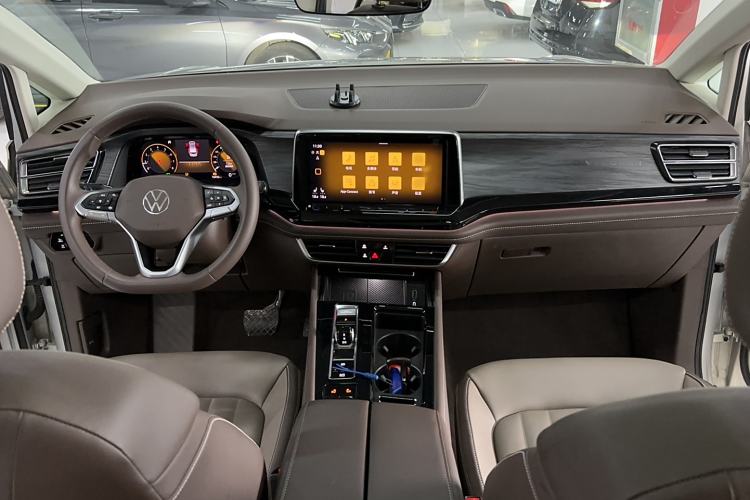 Used Volkswagen Viloran 2024 330TSI Luxury Edition Interior 5