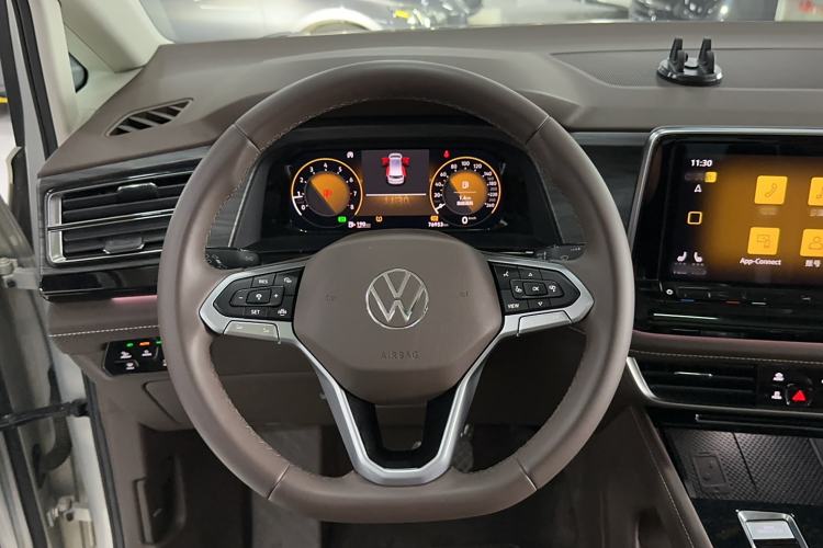Used Volkswagen Viloran 2024 330TSI Luxury Edition Interior 6