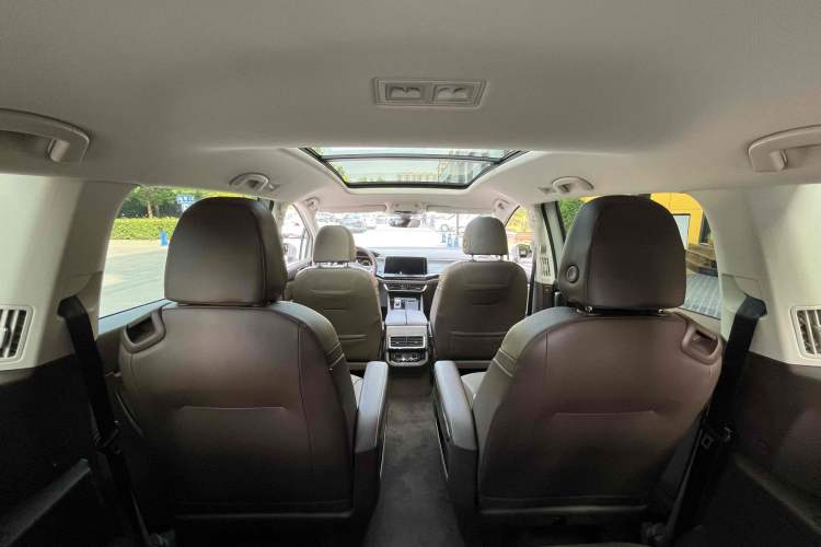 Used Volkswagen Viloran 2024 330TSI Luxury Edition Interior 8