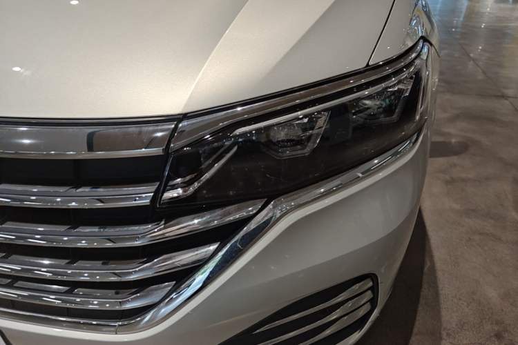 Used Volkswagen Viloran 2024 380TSI Premium Edition Left Front Headlight