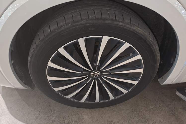 Used Volkswagen Viloran 2024 380TSI Premium Edition Left Front Wheel Hub