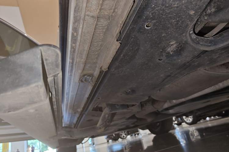 Used Volkswagen Viloran 2024 380TSI Premium Edition Left Side Sill