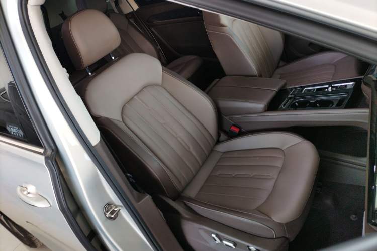 Used Volkswagen Viloran 2024 330TSI Luxury Edition Right Front Seat
