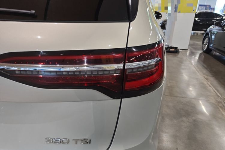 Used Volkswagen Viloran 2024 380TSI Premium Edition Right Rear Taillight