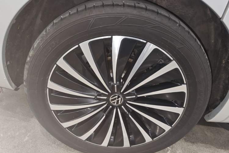 Used Volkswagen Viloran 2024 380TSI Premium Edition Right Rear Wheel Hub