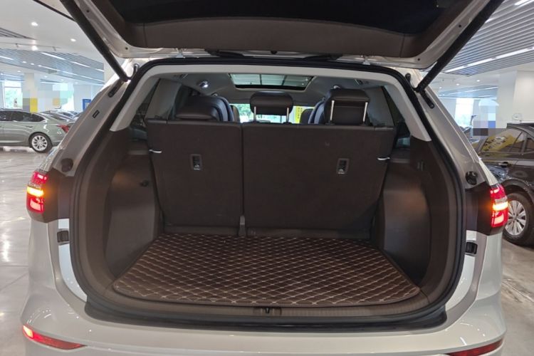 Used Volkswagen Viloran 2024 380TSI Premium Edition Trunk