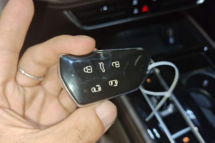 Used Volkswagen Viloran 2024 380TSI Premium Edition Vehicle Key