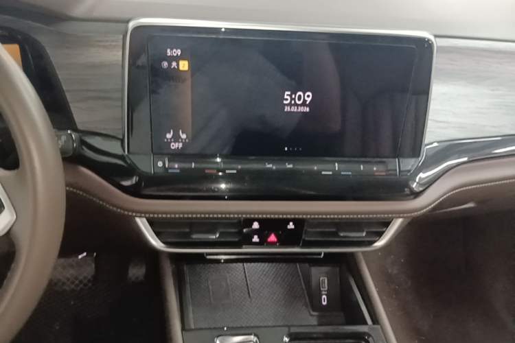 Used Volkswagen Viloran 2024 330TSI Luxury Edition Audio And AC Panel