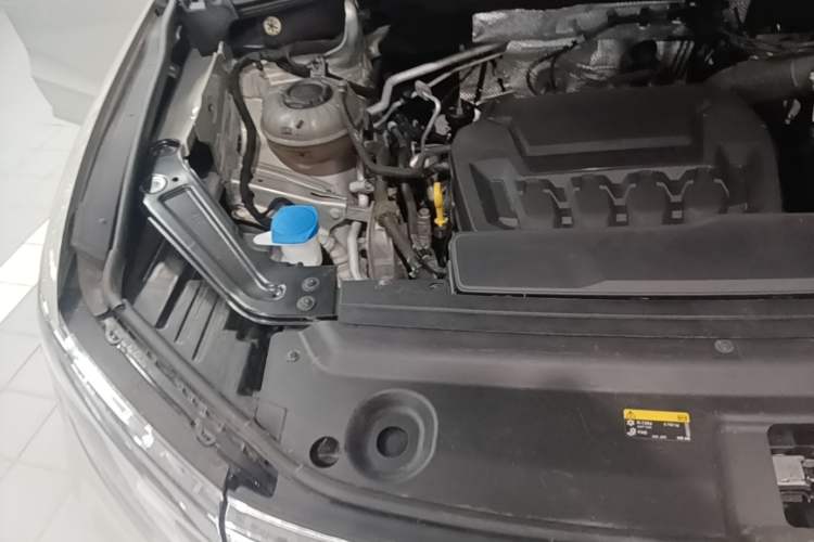 Used Volkswagen Viloran 2024 330TSI Luxury Edition Engine Bay Right
