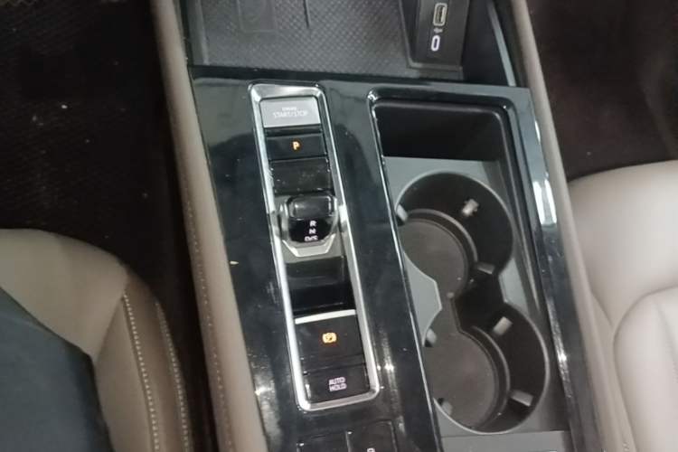 Used Volkswagen Viloran 2024 330TSI Luxury Edition Gear Lever