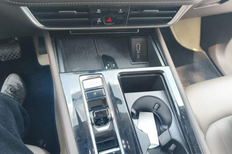 Used Volkswagen Viloran 2024 330TSI Luxury Edition Gear Lever