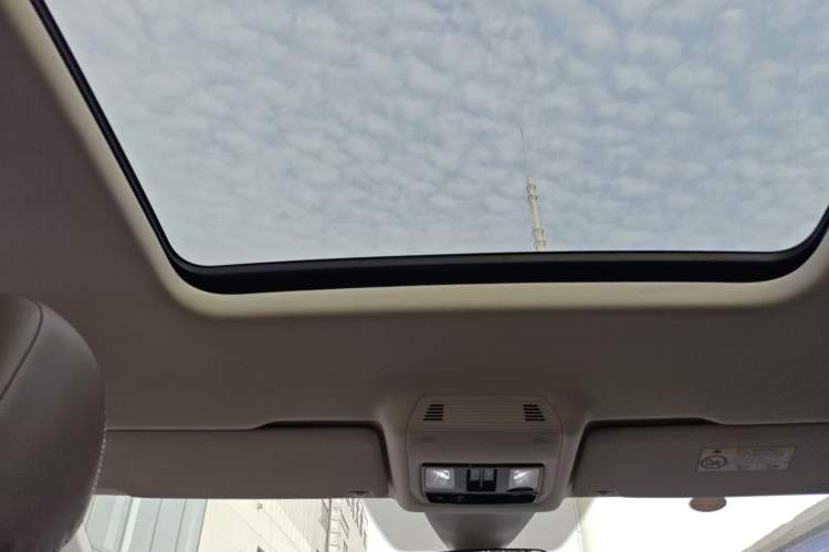 Used Volkswagen Viloran 2024 330TSI Luxury Edition Headliner