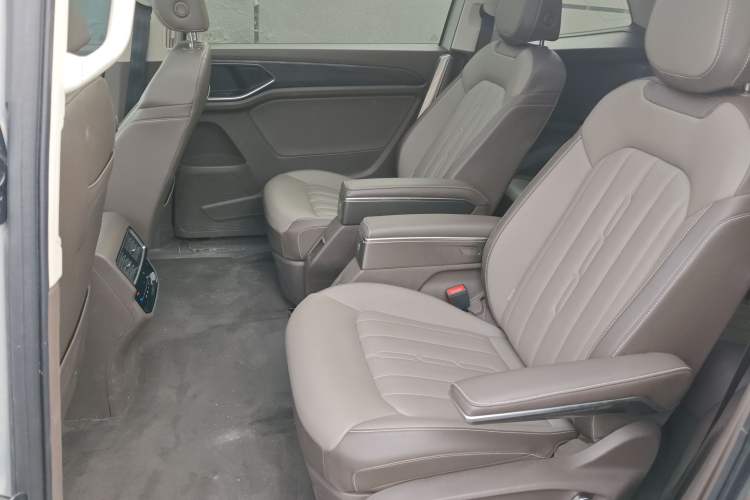 Used Volkswagen Viloran 2024 330TSI Luxury Edition Left Rear Seat