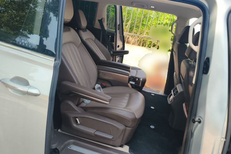 Used Volkswagen Viloran 2024 330TSI Luxury Edition Left Rear Seat