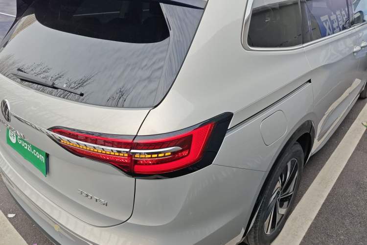Used Volkswagen Viloran 2024 330TSI Luxury Edition Rear Right 45 Deg