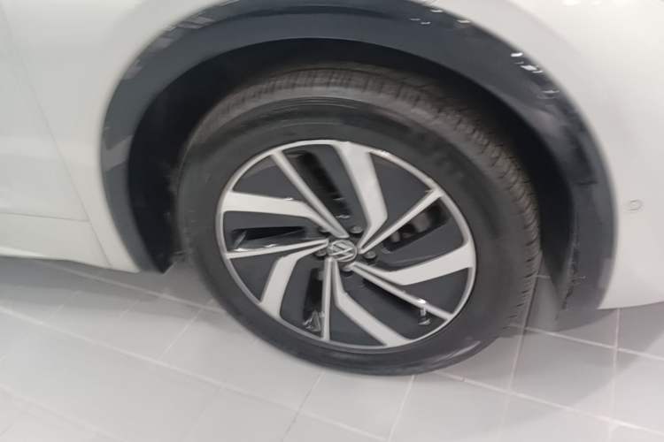 Used Volkswagen Viloran 2024 330TSI Luxury Edition Right Front Wheel Hub