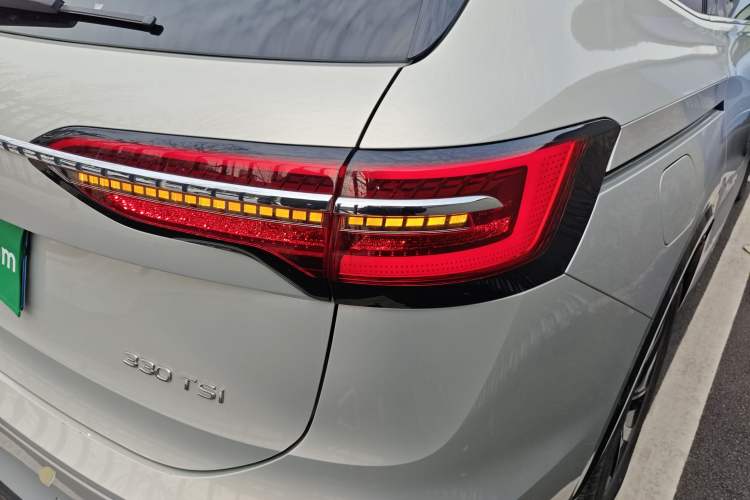 Used Volkswagen Viloran 2024 330TSI Luxury Edition Right Rear Taillight