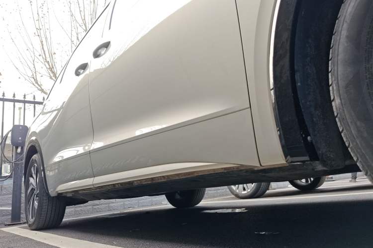 Used Volkswagen Viloran 2024 330TSI Luxury Edition Right Side Sill
