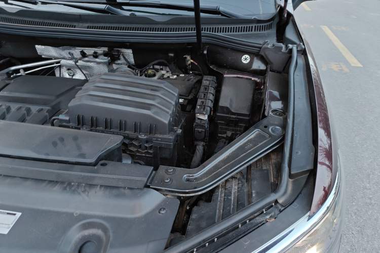 Used Volkswagen Viloran 2024 380TSI Luxury Edition Engine Bay Left