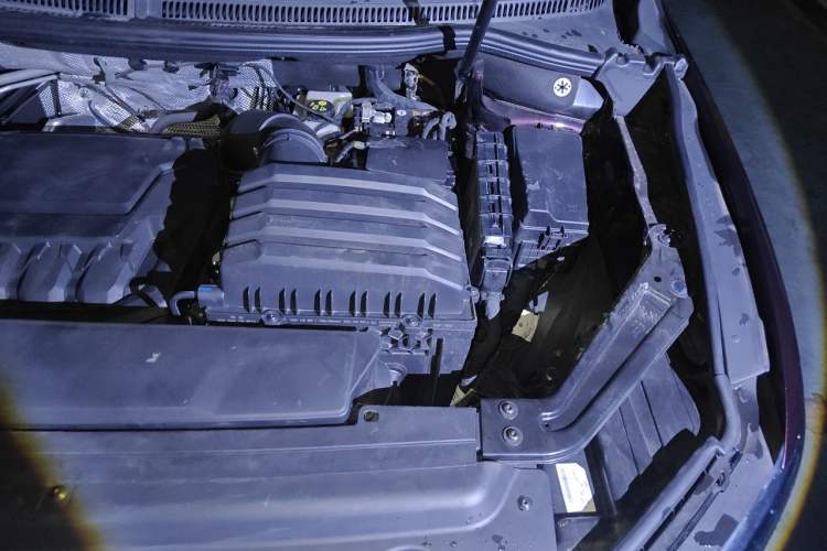 Used Volkswagen Viloran 2024 380TSI Premium Edition Engine Bay Left