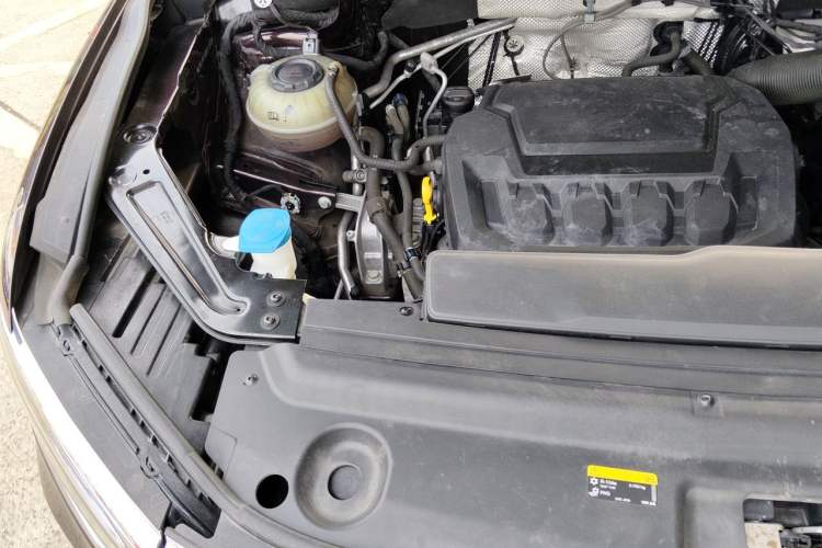 Used Volkswagen Viloran 2024 330TSI Luxury Edition Engine Bay Right
