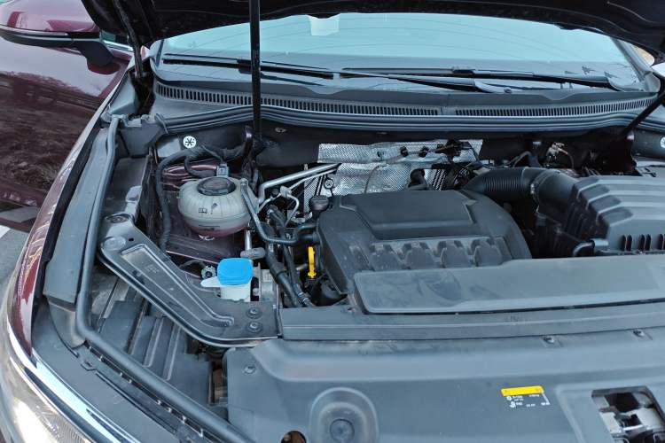 Used Volkswagen Viloran 2024 380TSI Luxury Edition Engine Bay Right