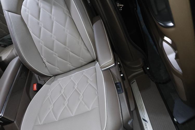 Used Volkswagen Viloran 2024 380TSI Premium Edition Left Rear Seat