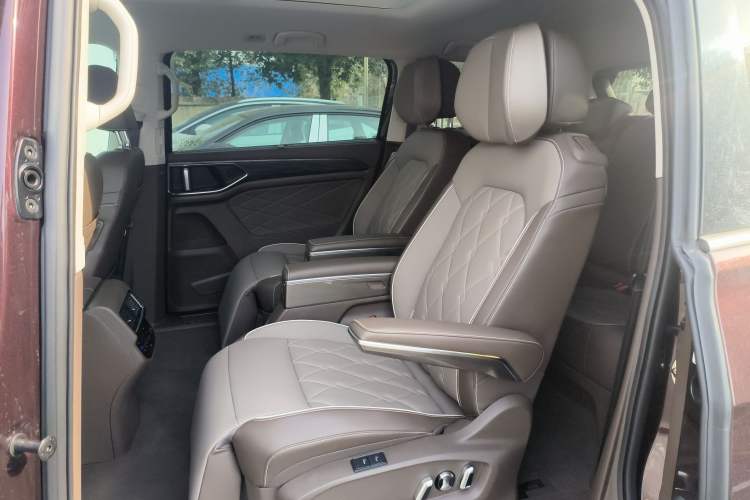 Used Volkswagen Viloran 2024 380TSI Premium Edition Left Rear Seat
