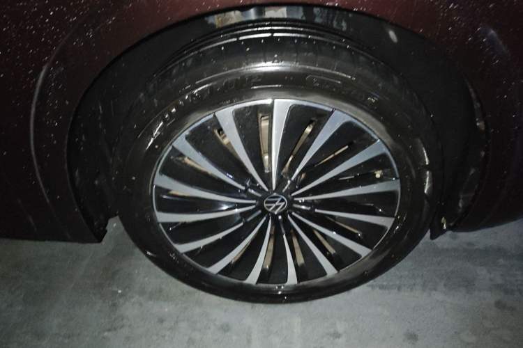 Used Volkswagen Viloran 2024 380TSI Premium Edition Right Front Wheel Hub