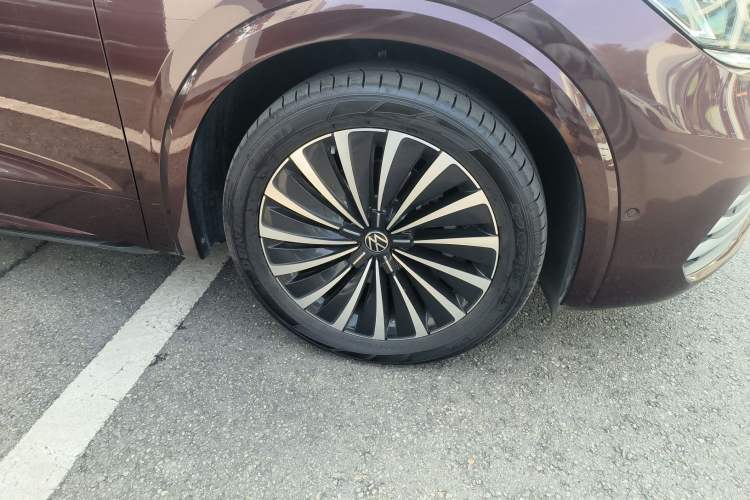 Used Volkswagen Viloran 2024 380TSI Premium Edition Right Front Wheel Hub