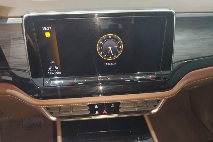 Used Volkswagen Viloran 2024 330TSI Luxury Edition Audio And AC Panel