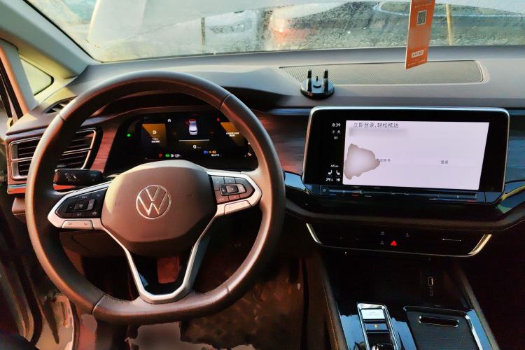Used Volkswagen Viloran 2024 330TSI Luxury Edition Center Console