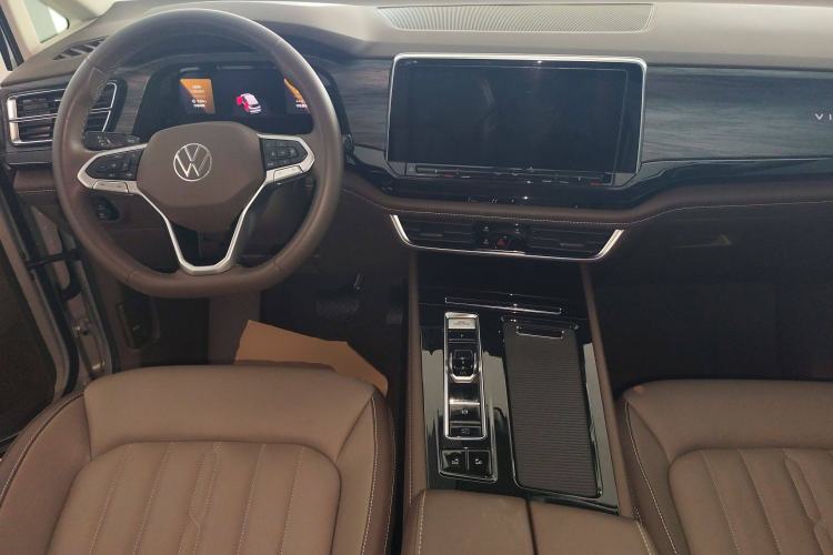 Used Volkswagen Viloran 2024 330TSI Luxury Edition Center Console