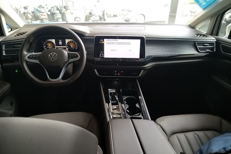 Used Volkswagen Viloran 2024 330TSI Luxury Edition Center Console