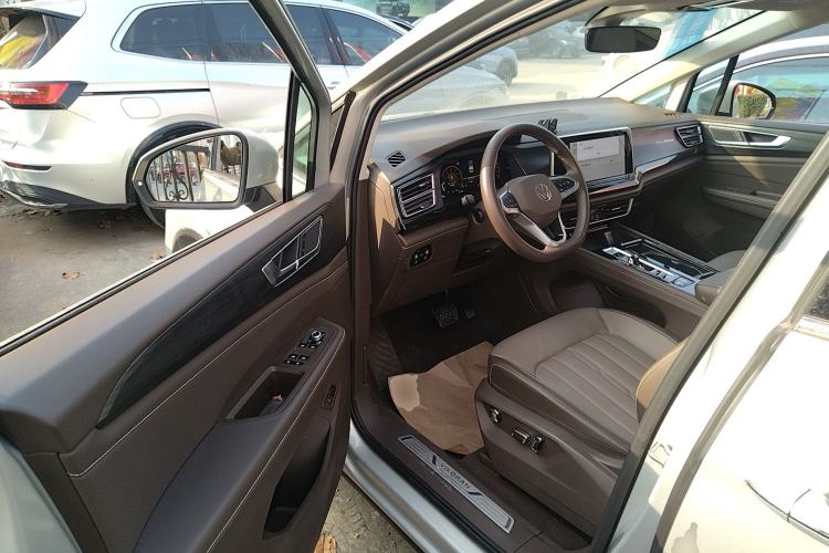 Used Volkswagen Viloran 2024 330TSI Luxury Edition Driver Seat