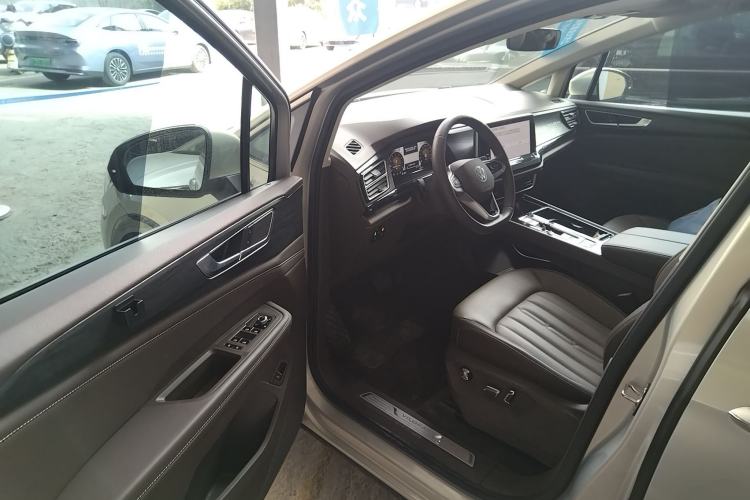 Used Volkswagen Viloran 2024 330TSI Luxury Edition Driver Seat